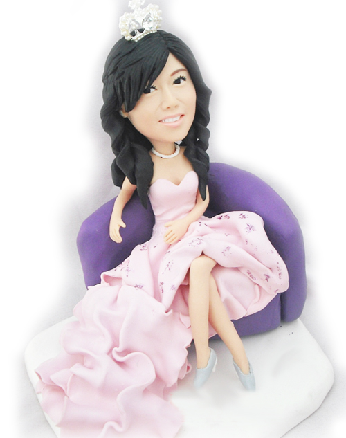 beautiful girlfriend figurine 